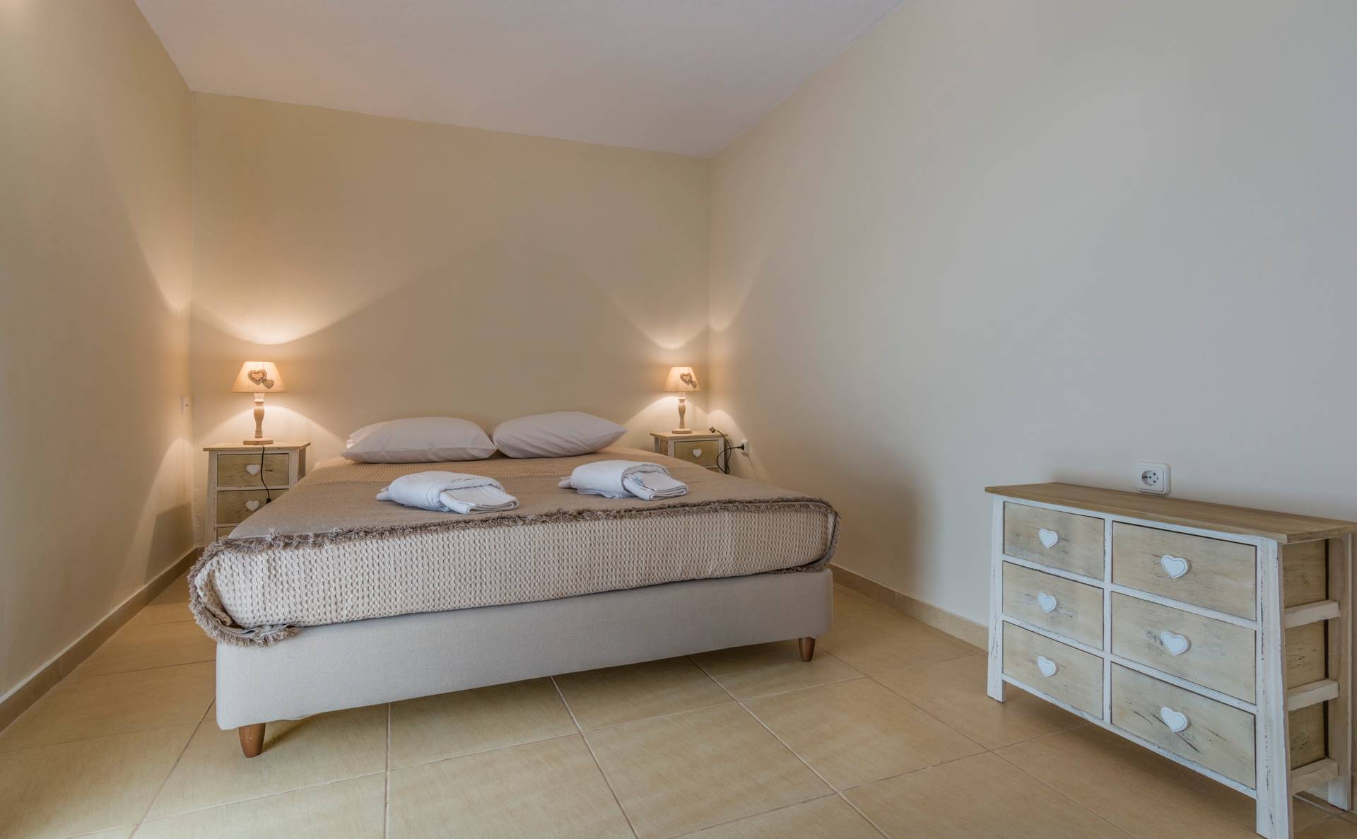 Ν4 - Triple Room - One bedroom